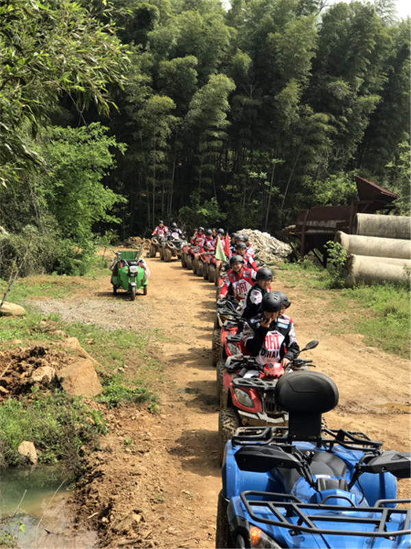 2021晶飛“百丈營地+紀龍山”團建活動(圖2) 2021晶飛“百丈營地+紀龍山”團建活動(圖2)